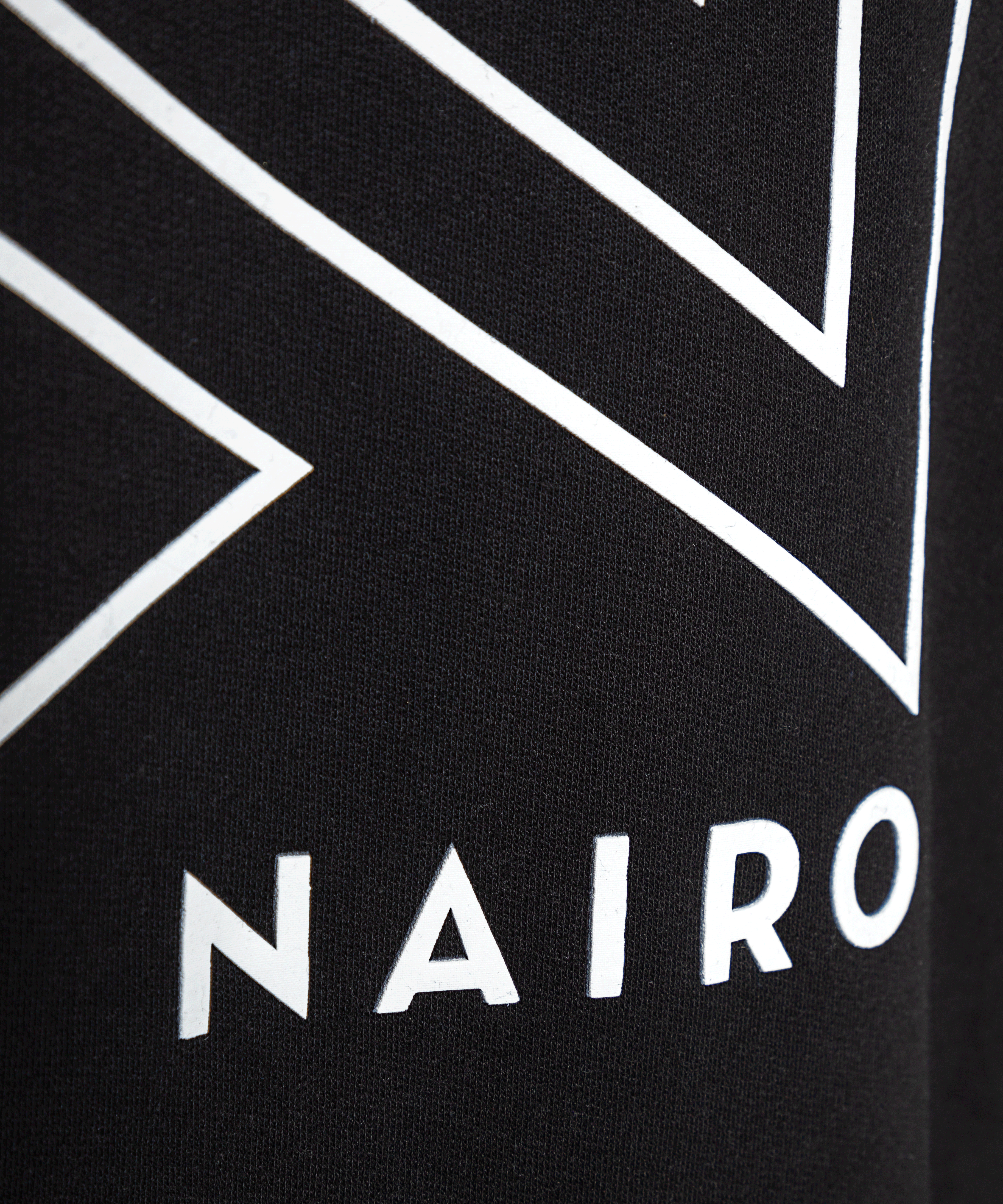 CHOMPA LOGO NAIRO NEGRO