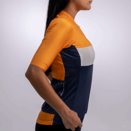 JERSEY GREGARIO MOSTAZA LINEA BLANCA MC MUJER